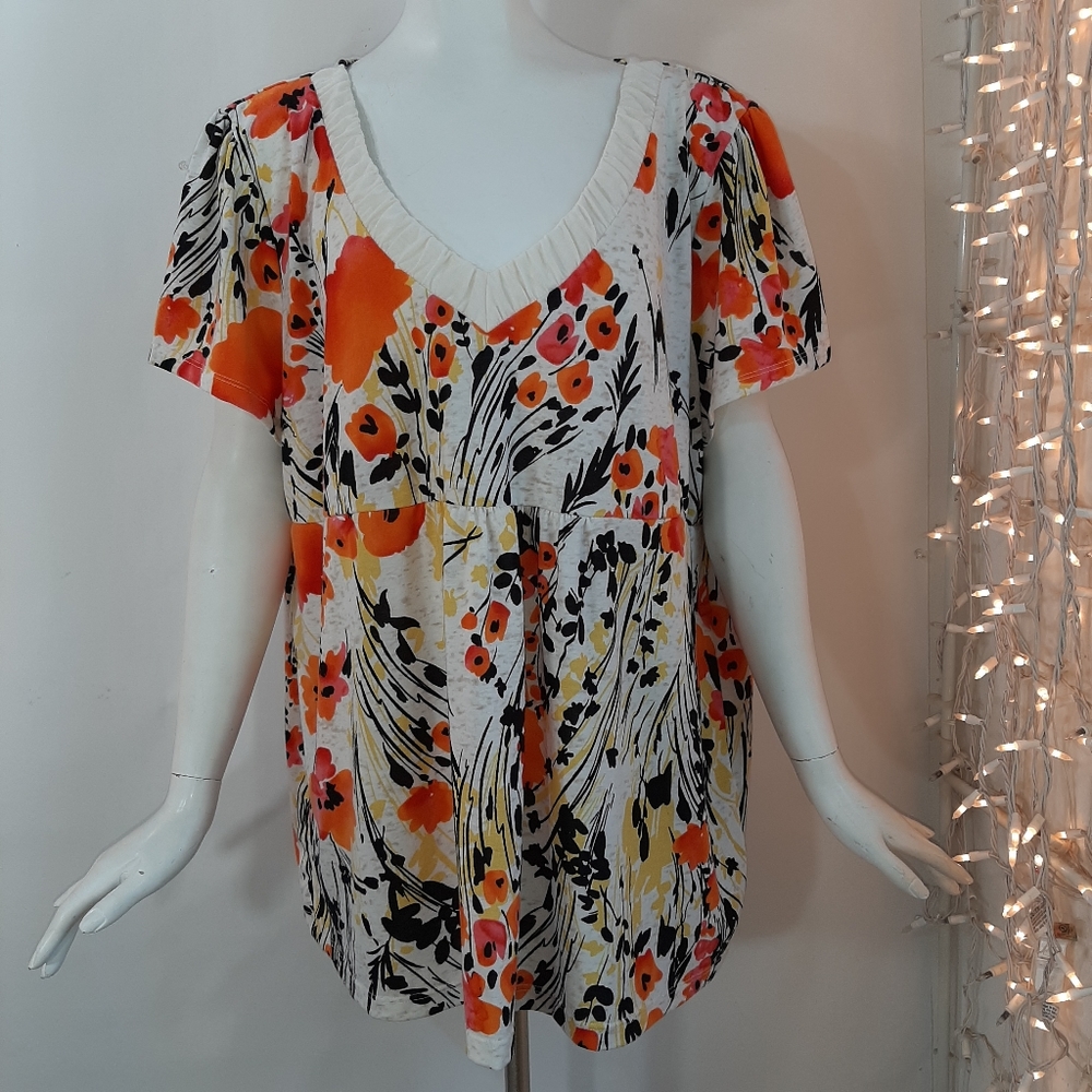 3/$18 Plus 3X Basic Editions Top Orange Creme Floral Short Sleeve Curvy V-Neck